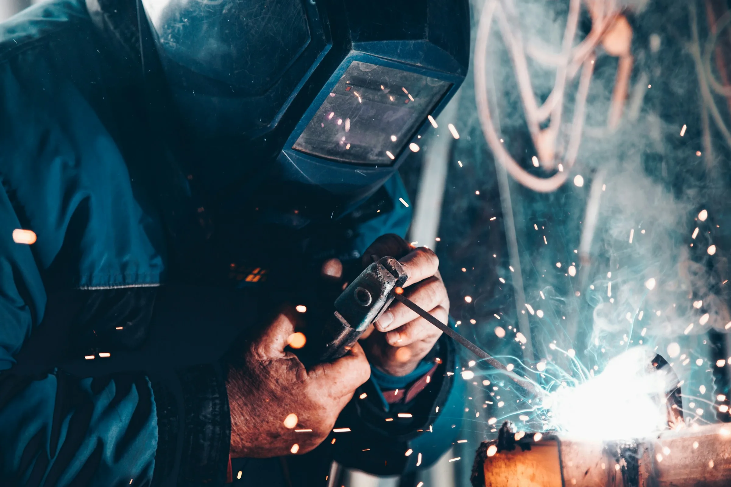 Welder joining a metal component