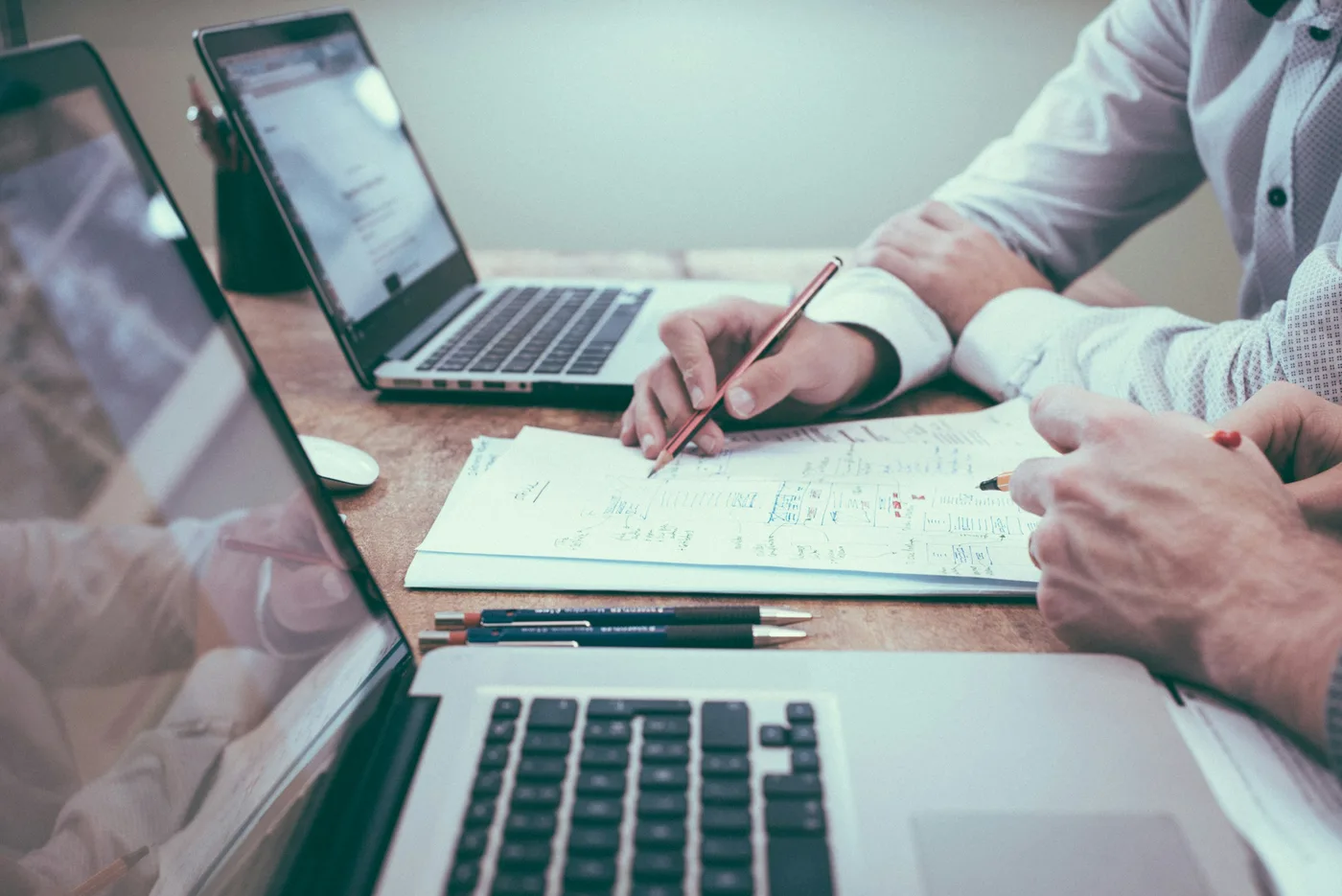 Ticking checkboxes on a tablet during an audit
